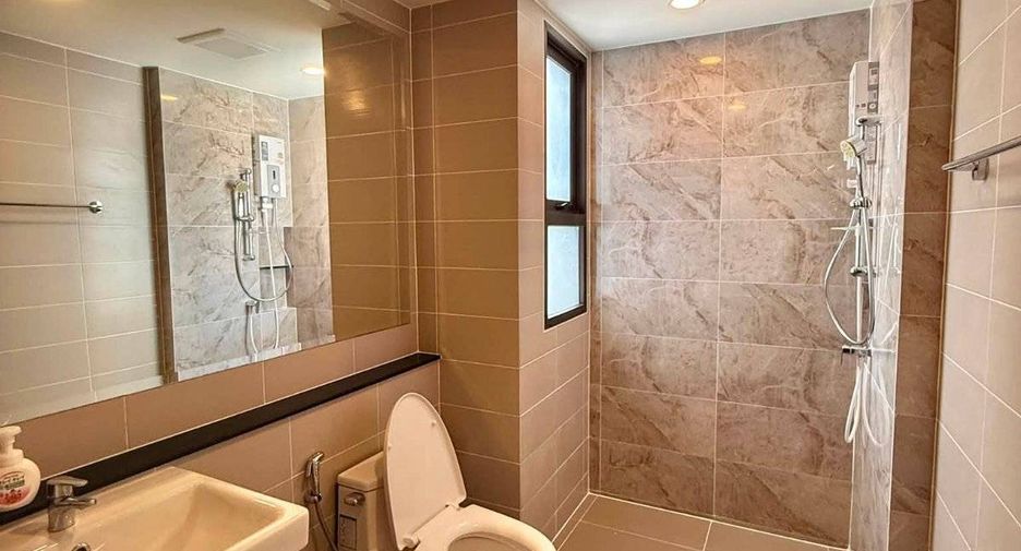 For rent 4 bedrooms house in Wang Thonglang, Bangkok
