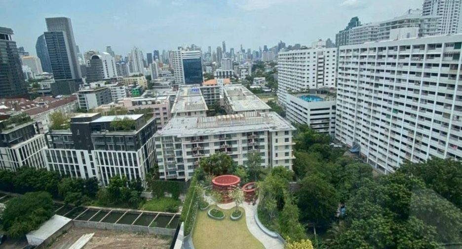 For rent 2 bedrooms condo in Watthana, Bangkok