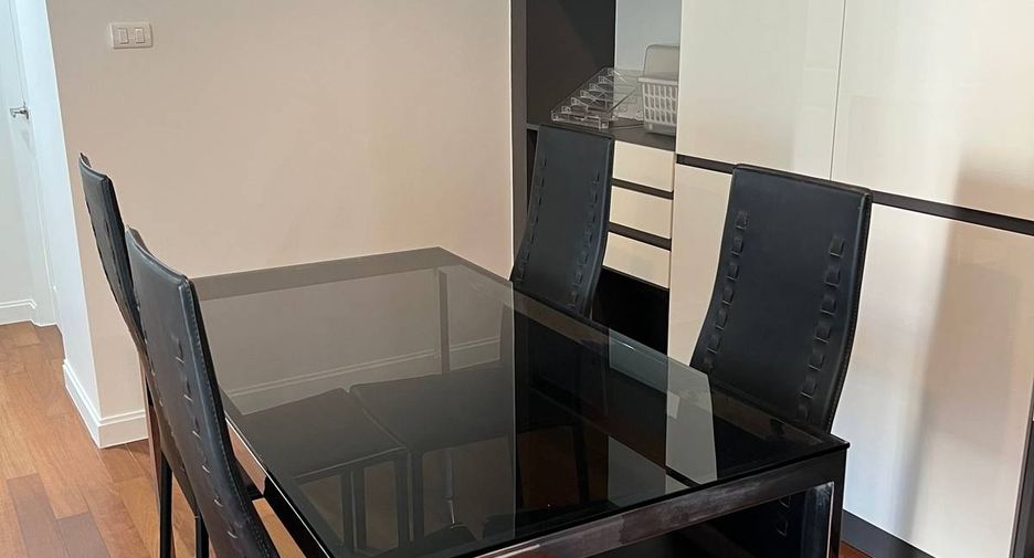 For rent 2 bedrooms condo in Huai Khwang, Bangkok