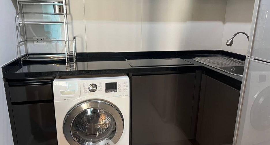For rent 2 bedrooms condo in Huai Khwang, Bangkok