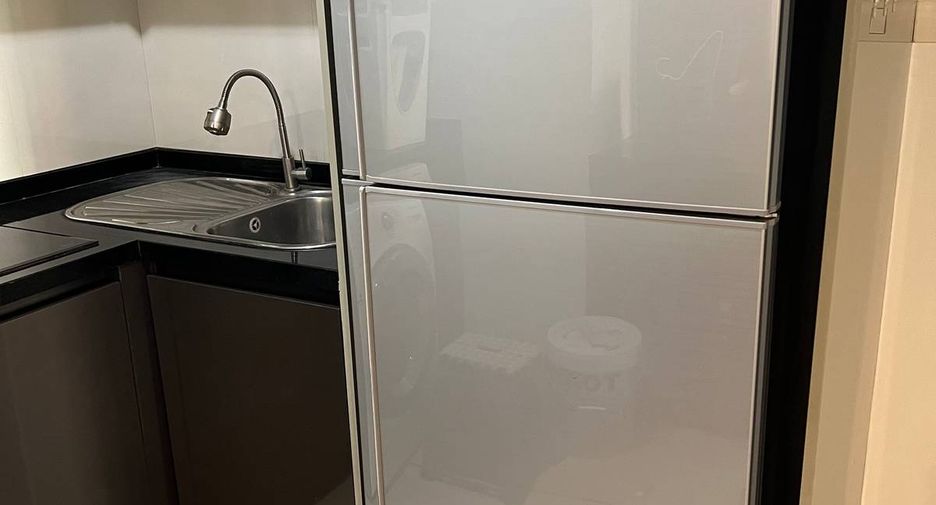 For rent 2 bedrooms condo in Huai Khwang, Bangkok