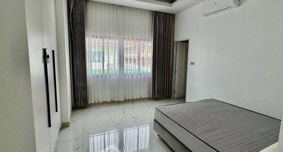 À louer 5 chambres maison de ville à Bang Lamung, Chonburi