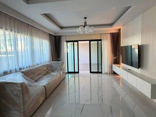 À louer 5 chambres maison de ville à Bang Lamung, Chonburi