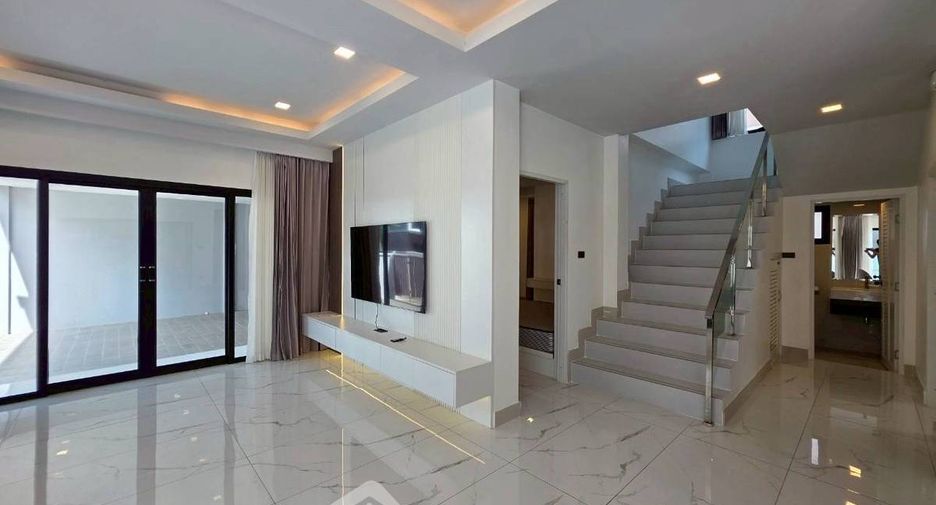 À louer 5 chambres maison de ville à Bang Lamung, Chonburi