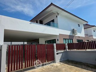 À louer 5 chambres maison de ville à Bang Lamung, Chonburi