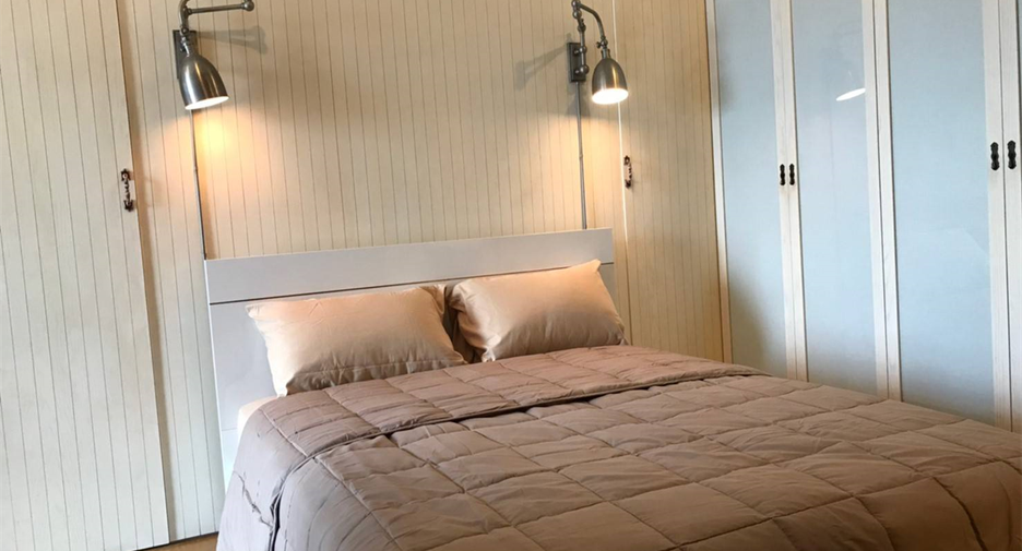 For rent 2 bedrooms condo in Khlong San, Bangkok