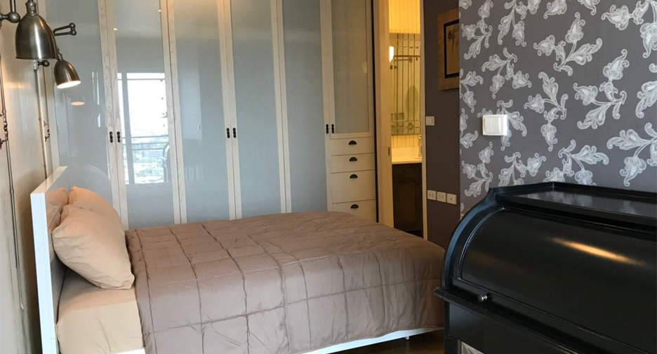 For rent 2 bedrooms condo in Khlong San, Bangkok