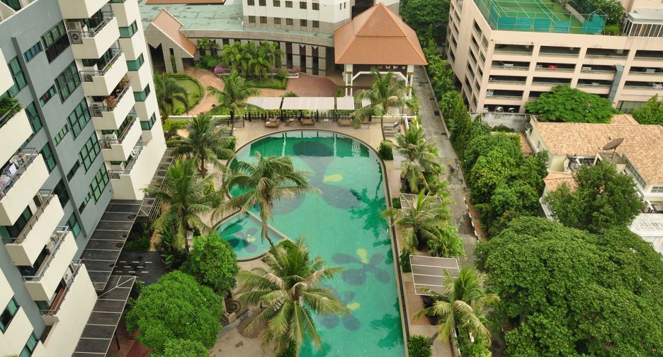 For rent 2 bedrooms condo in Sathon, Bangkok