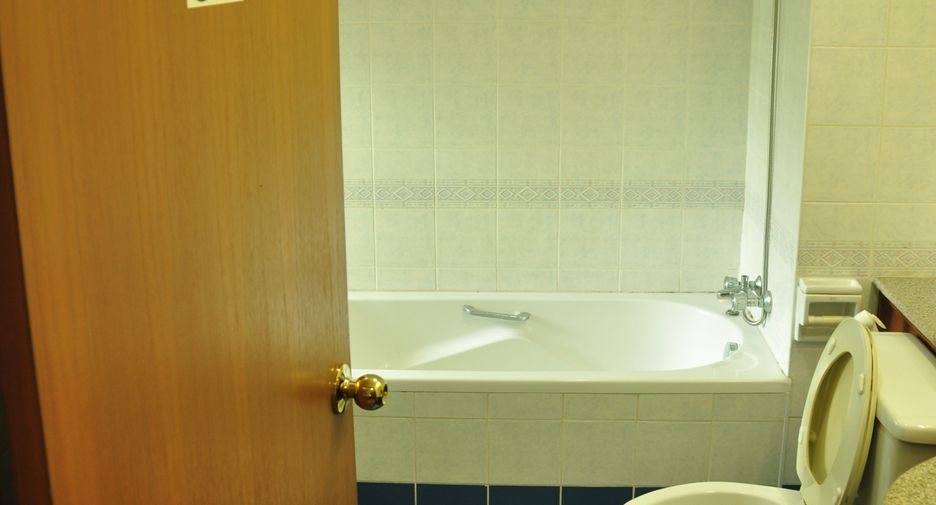 For rent 2 bedrooms condo in Sathon, Bangkok