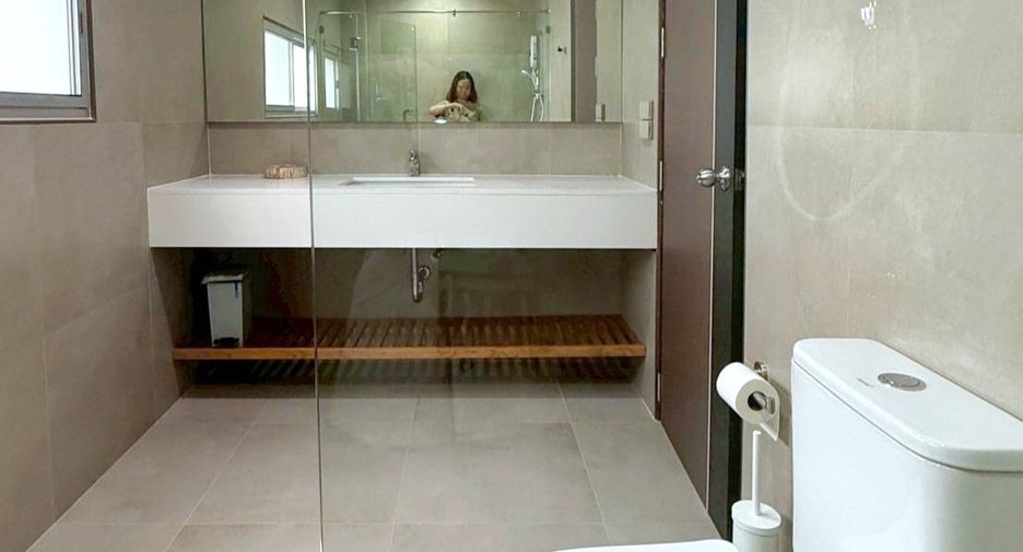 For rent 3 bedrooms townhouse in Khlong Toei, Bangkok