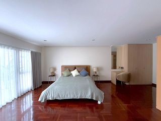 For rent 3 bedrooms townhouse in Khlong Toei, Bangkok