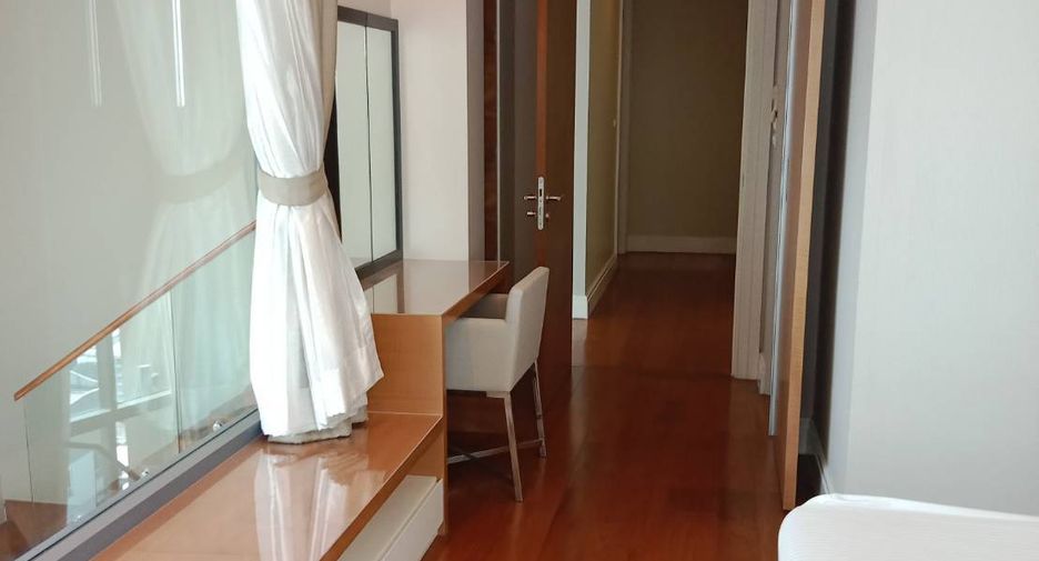 À louer 3 chambres condo à Khlong Toei, Bangkok