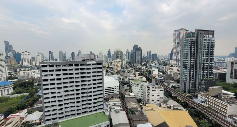 Wohnung zur Miete mit 3 Zimmer in Khlong Toei, Bangkok