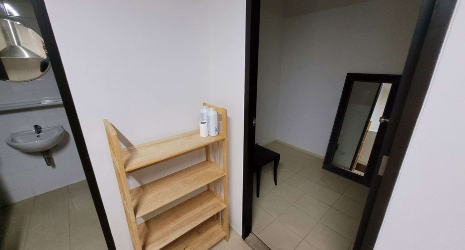 Wohnung zur Miete mit 3 Zimmer in Khlong Toei, Bangkok