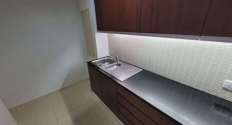 Wohnung zur Miete mit 3 Zimmer in Khlong Toei, Bangkok