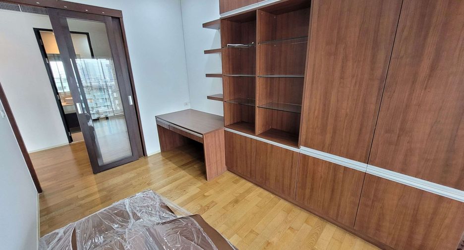 Wohnung zur Miete mit 3 Zimmer in Khlong Toei, Bangkok