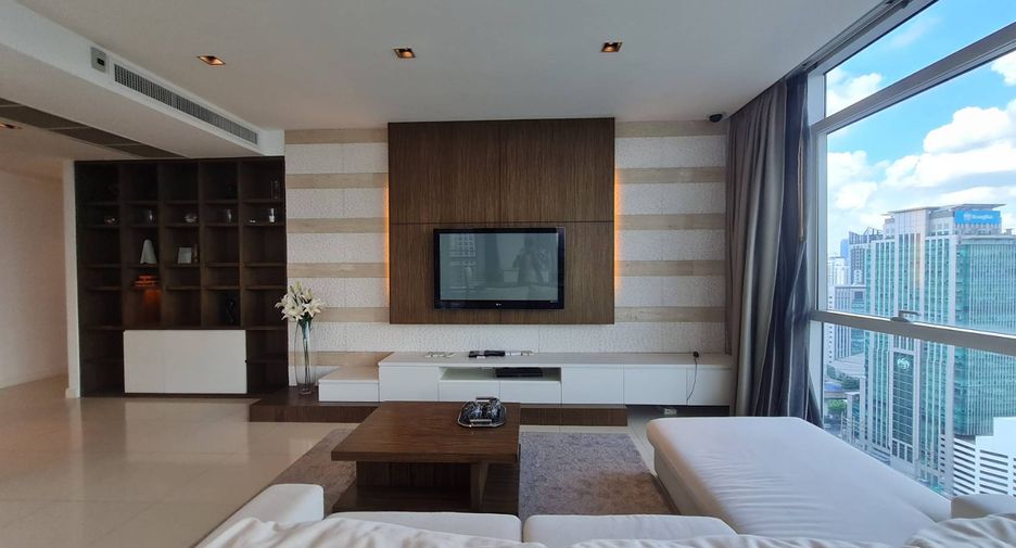 For rent 3 bedrooms condo in Pathum Wan, Bangkok