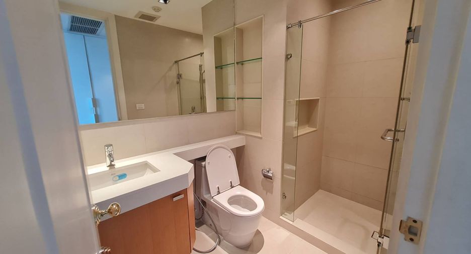For rent 3 bedrooms condo in Pathum Wan, Bangkok