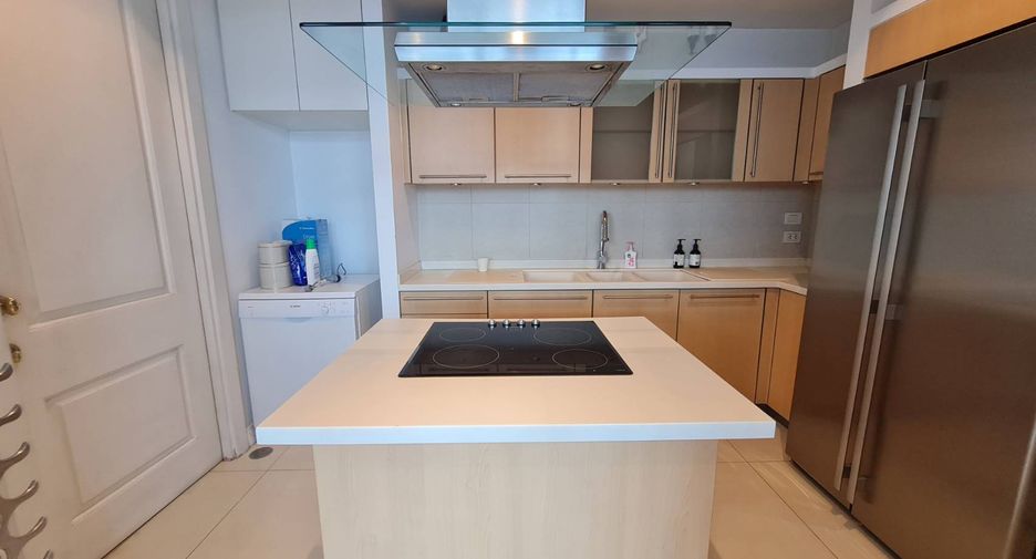 For rent 3 bedrooms condo in Pathum Wan, Bangkok