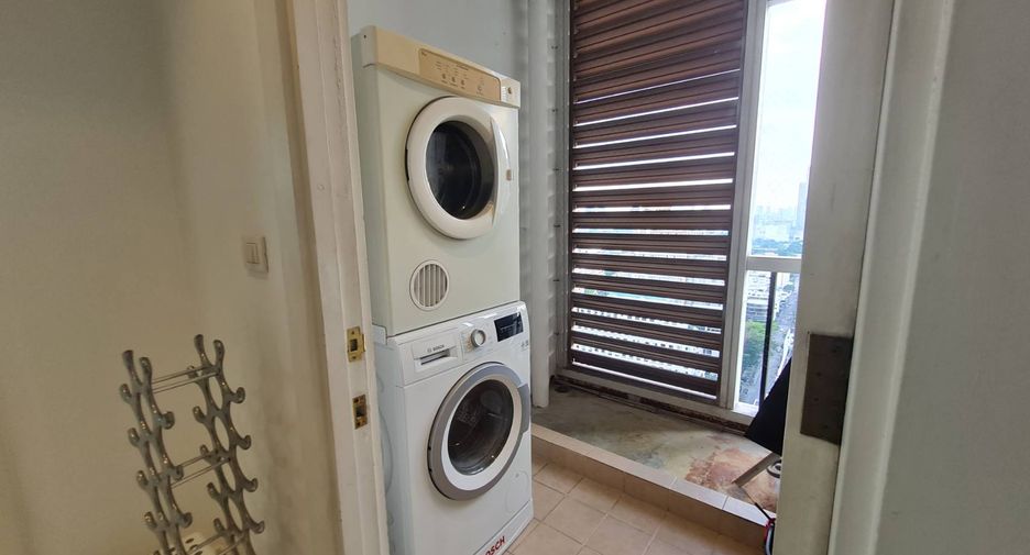 For rent 3 bedrooms condo in Pathum Wan, Bangkok