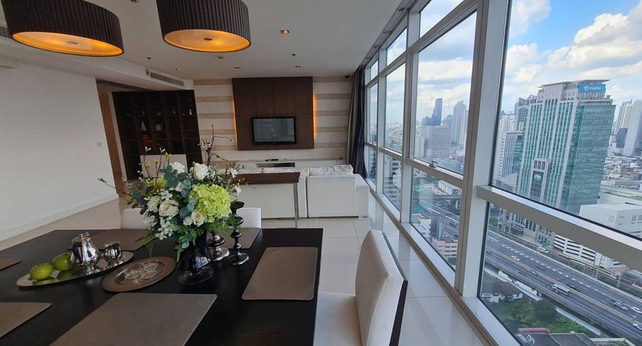 For rent 3 bedrooms condo in Pathum Wan, Bangkok