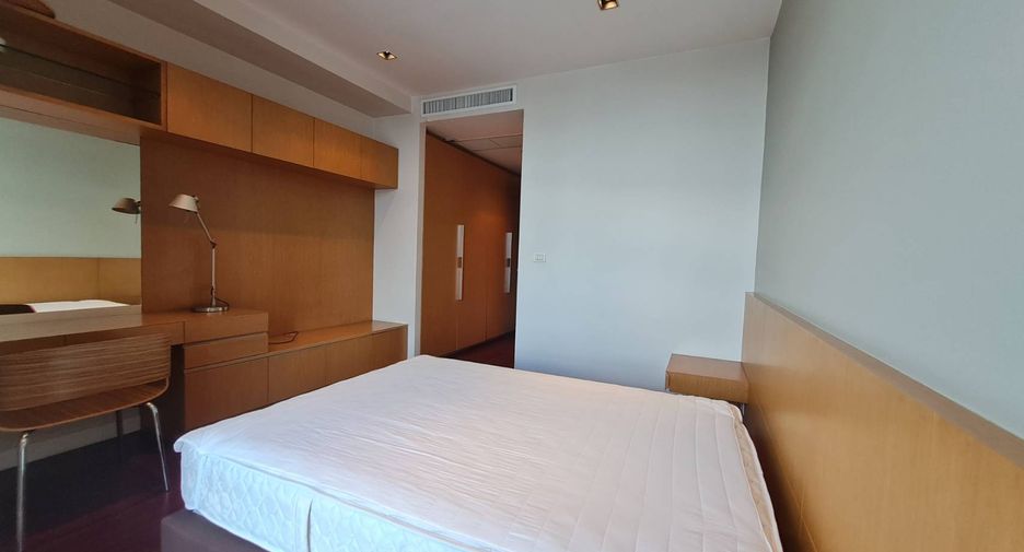 For rent 3 bedrooms condo in Pathum Wan, Bangkok