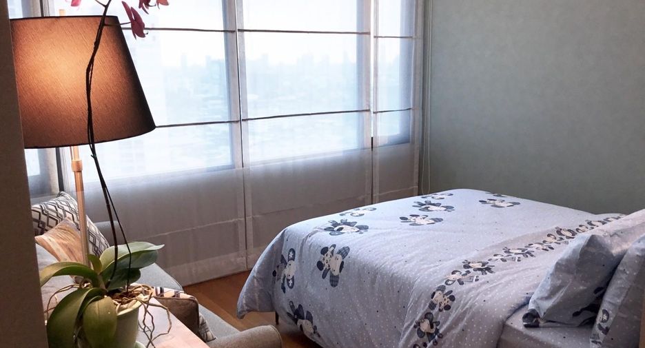 For rent 3 bedrooms condo in Khlong Toei, Bangkok