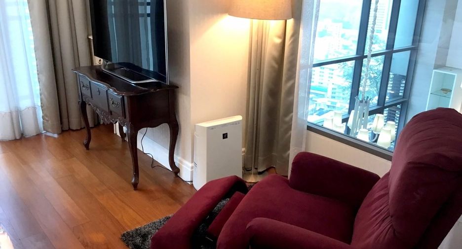 For rent 3 bedrooms condo in Khlong Toei, Bangkok