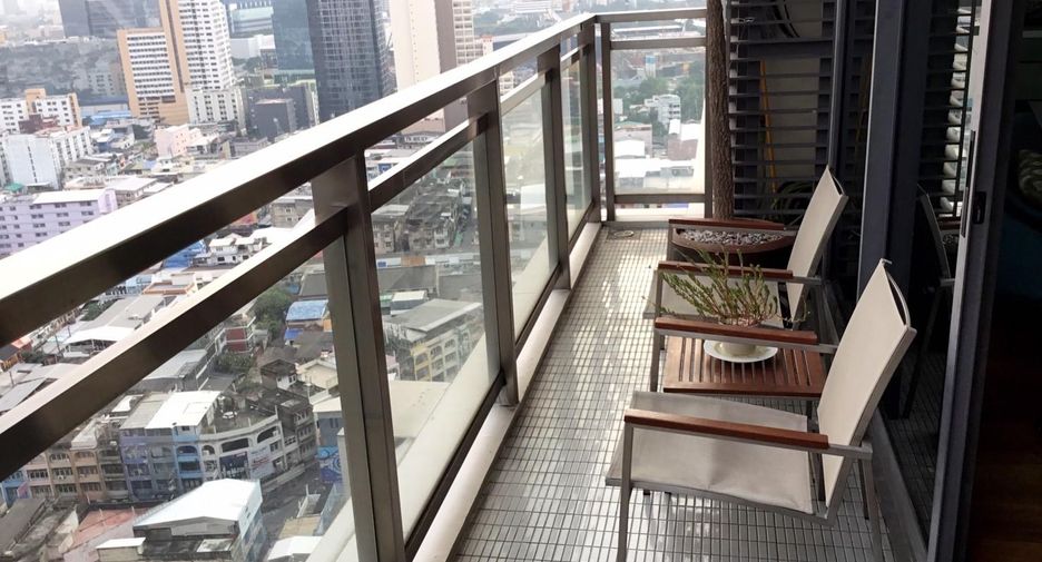 For rent 3 bedrooms condo in Khlong Toei, Bangkok