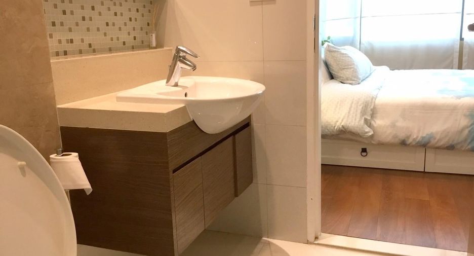 For rent 3 bedrooms condo in Khlong Toei, Bangkok