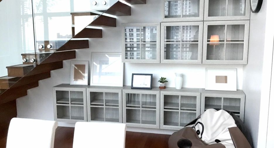 For rent 3 bedrooms condo in Khlong Toei, Bangkok