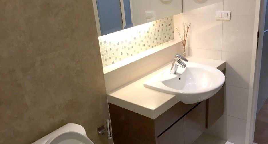 For rent 3 bedrooms condo in Khlong Toei, Bangkok