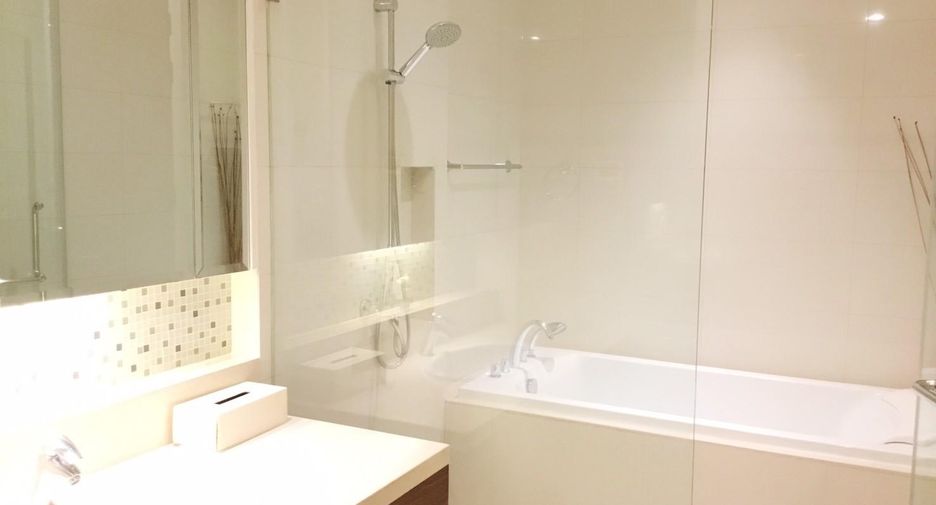 For rent 3 bedrooms condo in Khlong Toei, Bangkok