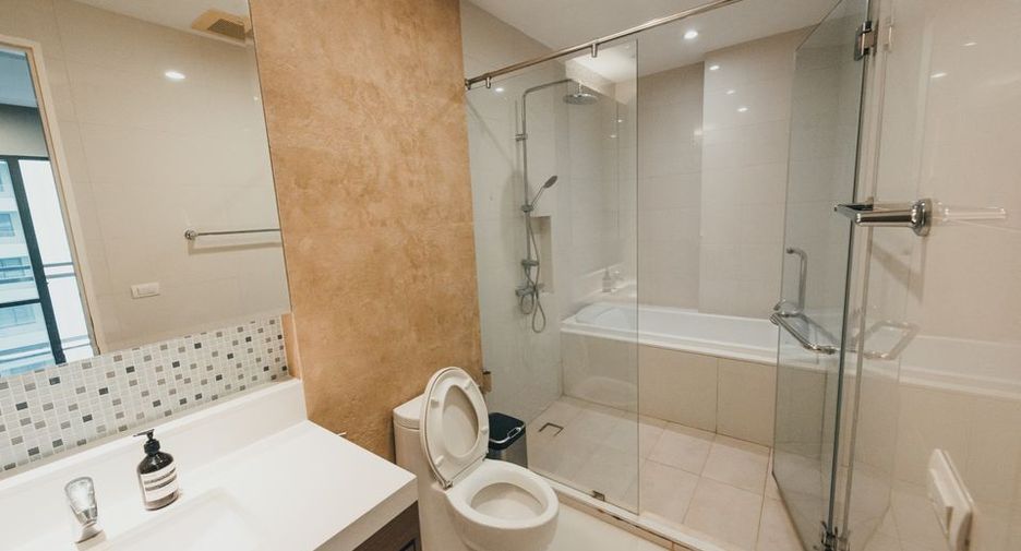 For rent 2 bedrooms condo in Khlong Toei, Bangkok