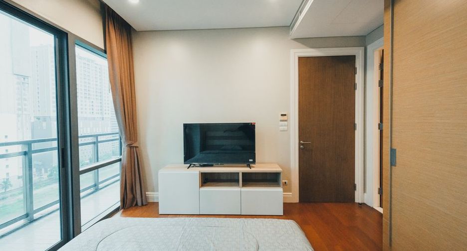 For rent 2 bedrooms condo in Khlong Toei, Bangkok