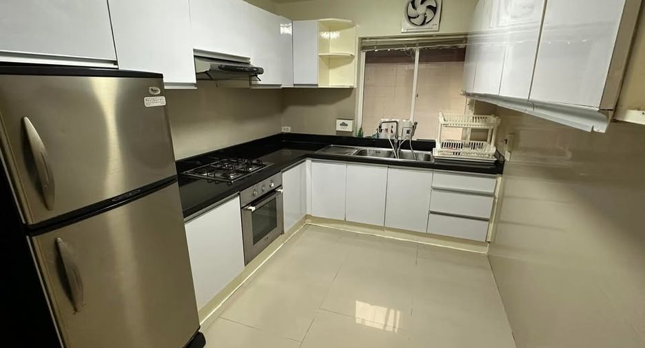Reihenhaus zur Miete mit 5 Zimmer in Khlong Toei, Bangkok