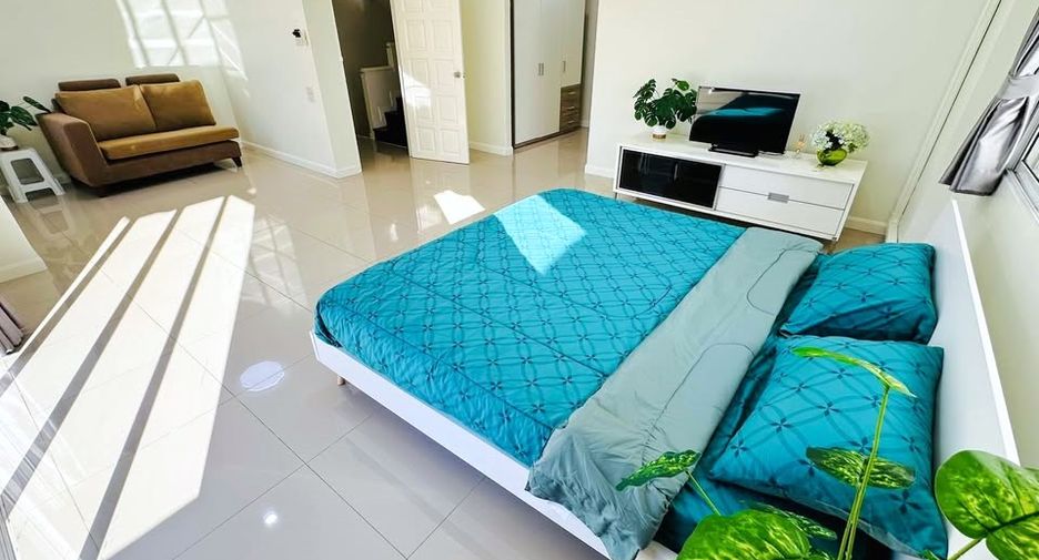 Reihenhaus zur Miete mit 5 Zimmer in Khlong Toei, Bangkok