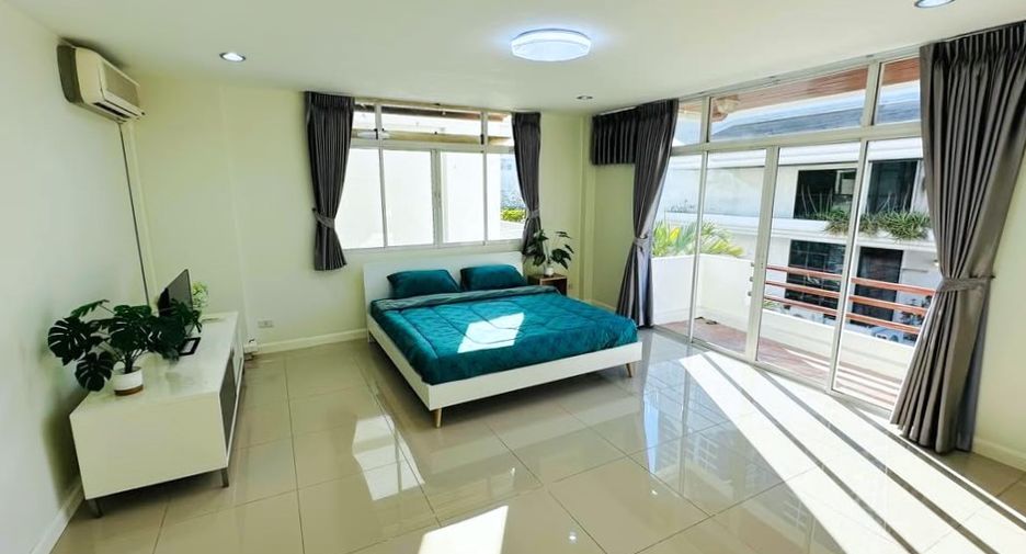 Reihenhaus zur Miete mit 5 Zimmer in Khlong Toei, Bangkok