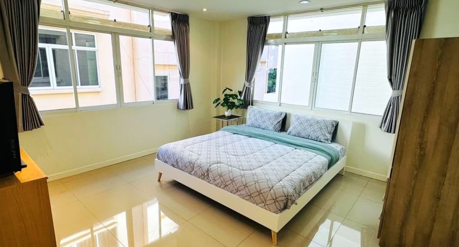 Reihenhaus zur Miete mit 5 Zimmer in Khlong Toei, Bangkok