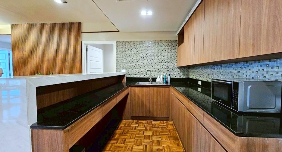 À louer 3 chambres condo à Yan Nawa, Bangkok