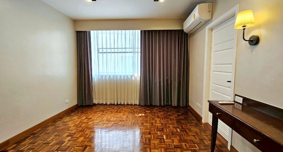 À louer 3 chambres condo à Yan Nawa, Bangkok
