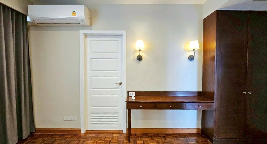 À louer 3 chambres condo à Yan Nawa, Bangkok
