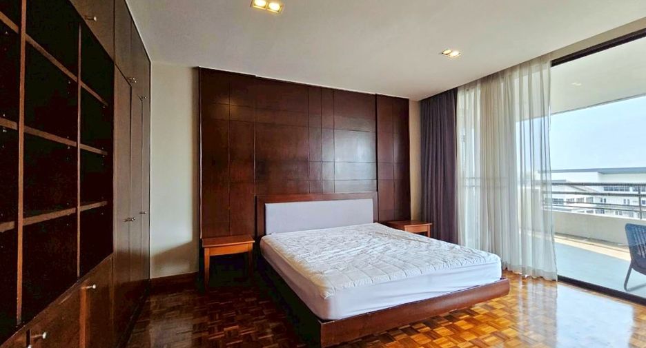 À louer 3 chambres condo à Yan Nawa, Bangkok