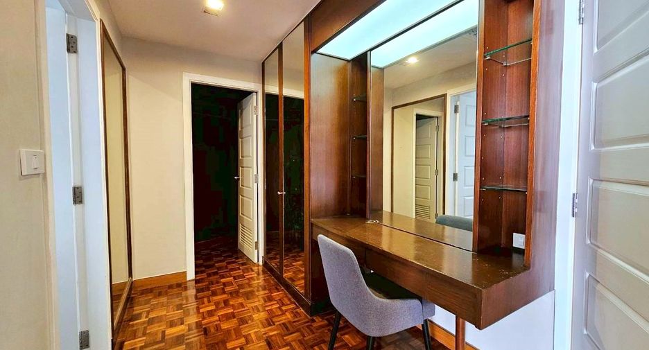 À louer 3 chambres condo à Yan Nawa, Bangkok