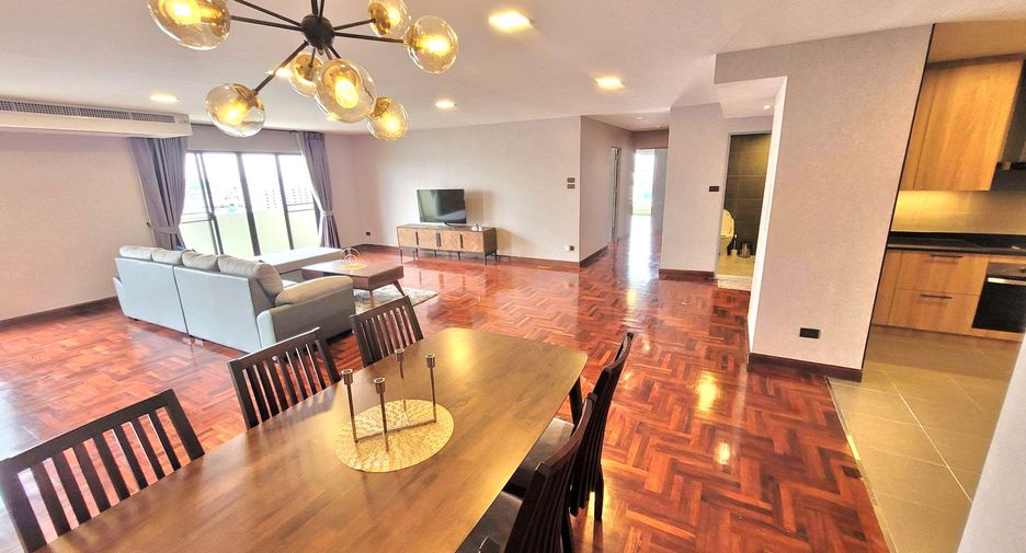 For rent 3 bedrooms condo in Watthana, Bangkok