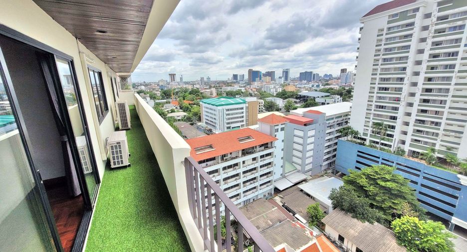 For rent 3 bedrooms condo in Watthana, Bangkok