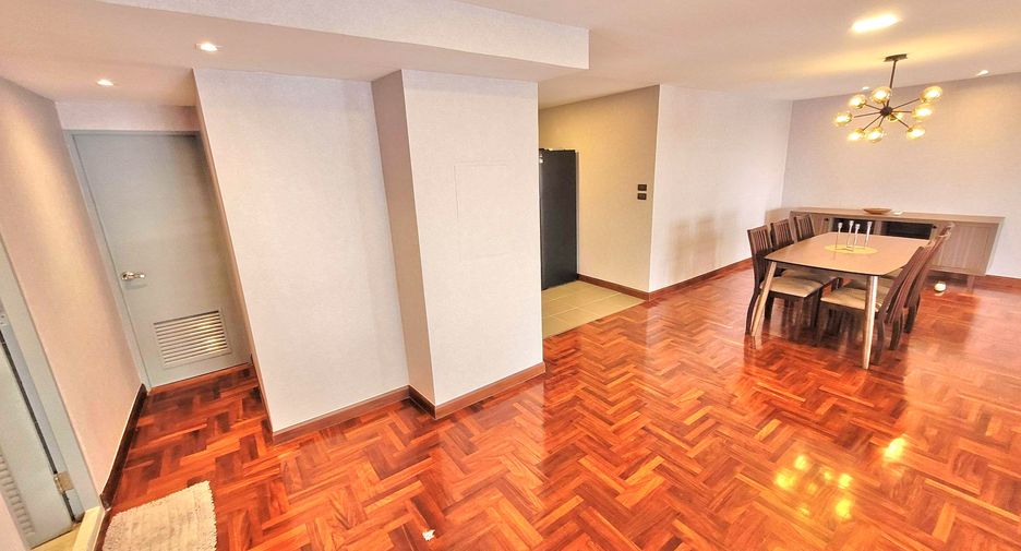For rent 3 bedrooms condo in Watthana, Bangkok