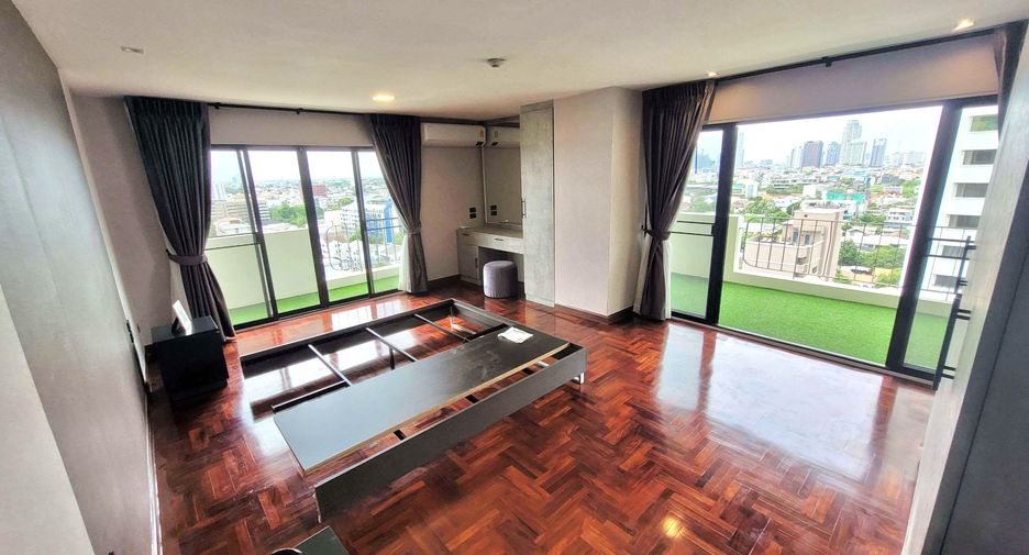 For rent 3 bedrooms condo in Watthana, Bangkok