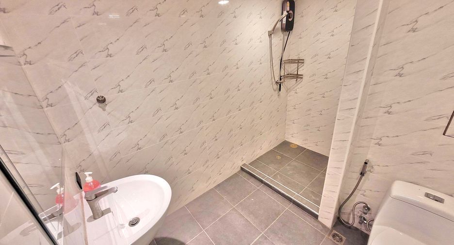 For rent 3 bedrooms condo in Watthana, Bangkok