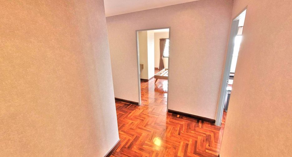 For rent 3 bedrooms condo in Watthana, Bangkok